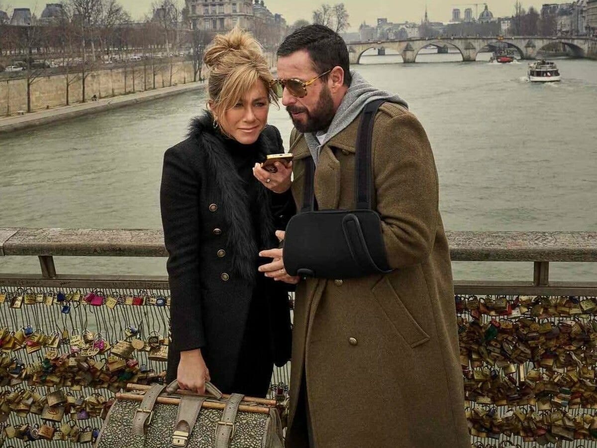 Adam Sandler e Jennifer Aniston em Mistério em Paris.